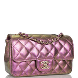 Sac Mini Rectangular Flap Chanel en agneau irisé violet, avec accastillage doré clair