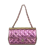 Sac Mini Rectangular Flap Chanel en agneau irisé violet, avec accastillage doré clair