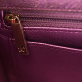 Sac Mini Rectangular Flap Chanel en agneau irisé violet, avec accastillage doré clair