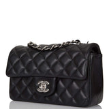 Sac à rabat Chanel Mini Rectangulaire Agneau Noir Finitions Argent Clair