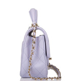 Sac Mini Rectangulaire à Rabat avec Poignée Chanel en Agneau Matelassé Lavande Clair et Quincaillerie Dorée Pâle