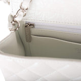 Sac Mini Rectangulaire à Rabat Chanel en Agneau Métallisé Blanc avec Détails Argentés