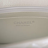 Sac Mini Rectangulaire à Rabat Chanel en Agneau Métallisé Blanc avec Détails Argentés