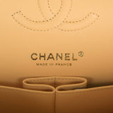 Sac à rabat double classique Chanel petit, en agneau matelassé rose, avec finitions métalliques arc-en-ciel