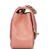 Sac bandoulière Chanel Mini Classic Flap rectangulaire en agneau métallisé matelassé rose ombré, finitions dorées claires