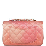 Sac bandoulière Chanel Mini Classic Flap rectangulaire en agneau métallisé matelassé rose ombré, finitions dorées claires